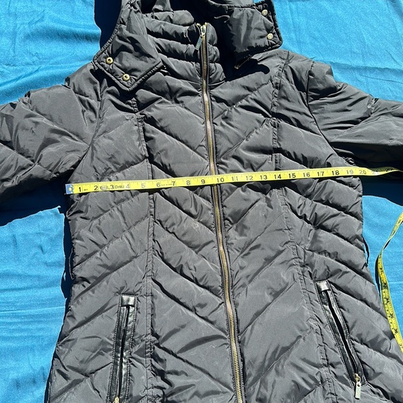 Cole Haan Signature long puffer coat with detachable hood Black w gold accent M - Picture 5 of 9